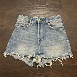 DIVIDED H&M High Waisted Frayed HemShorts
